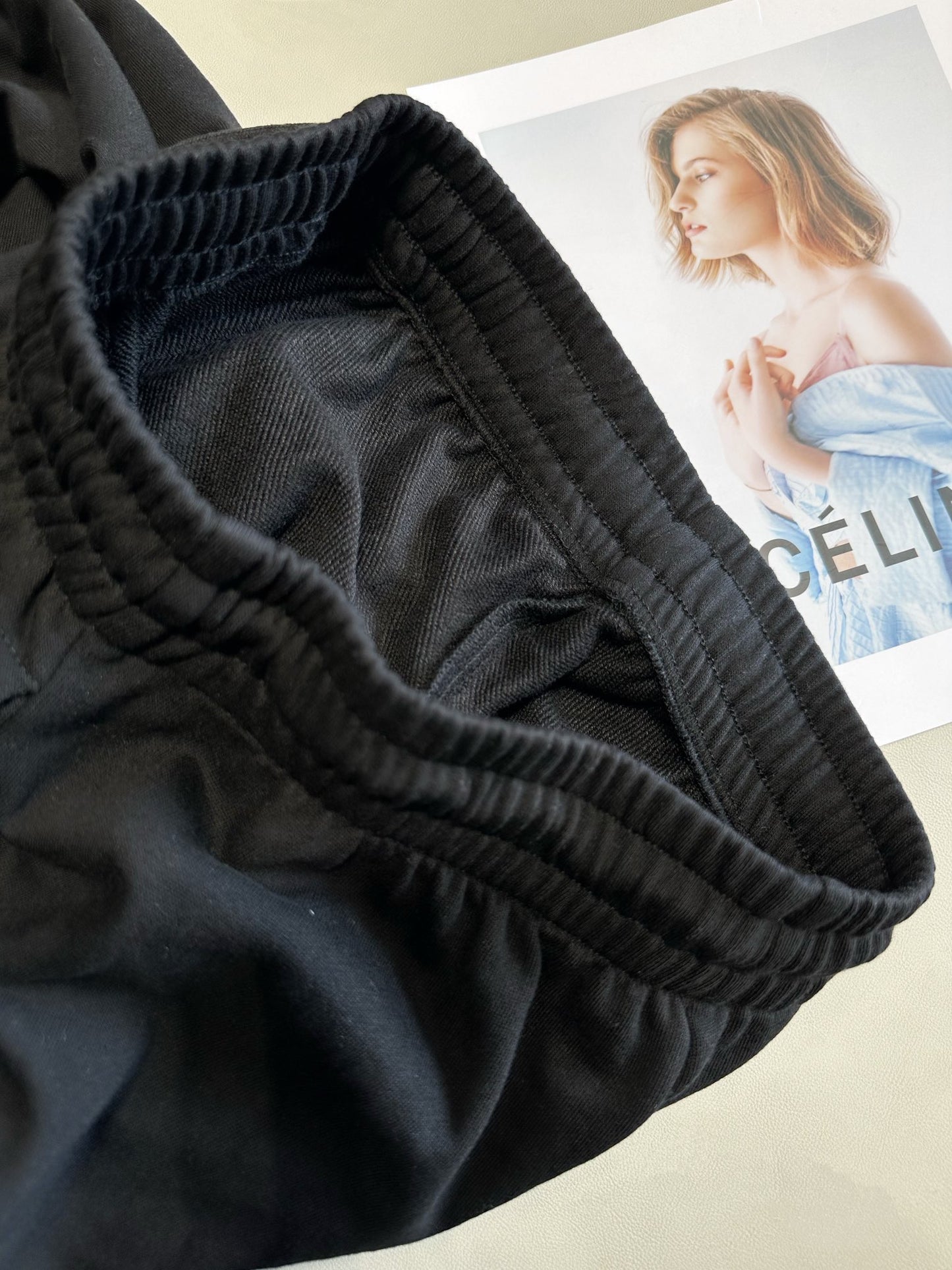 بنطال أسود ورمادي