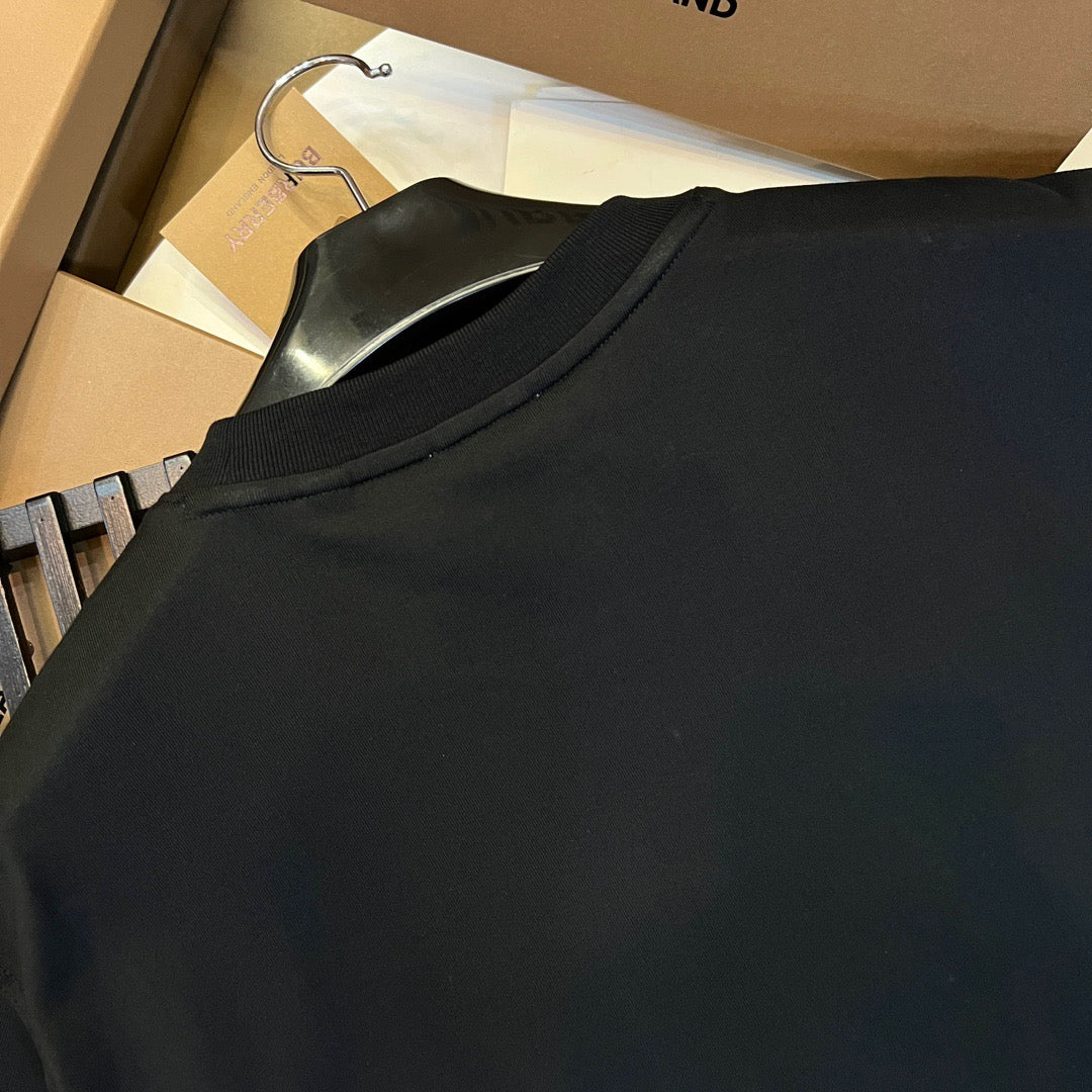 Black T-shirt - FashionHype.xyz