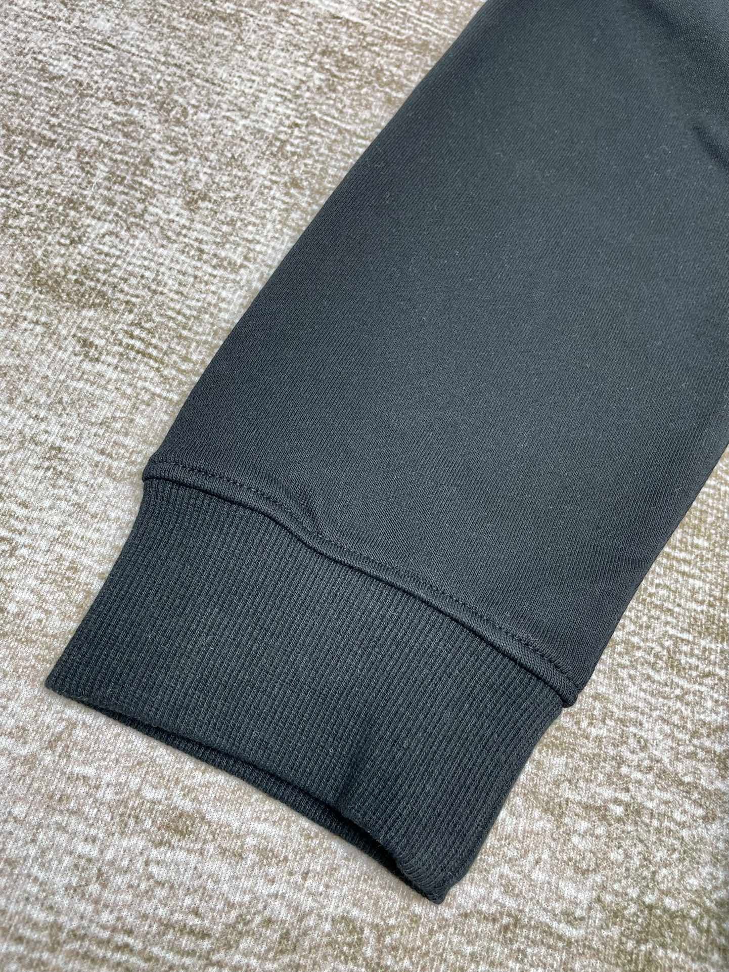 Black Sweatshirt - FashionHype.xyz