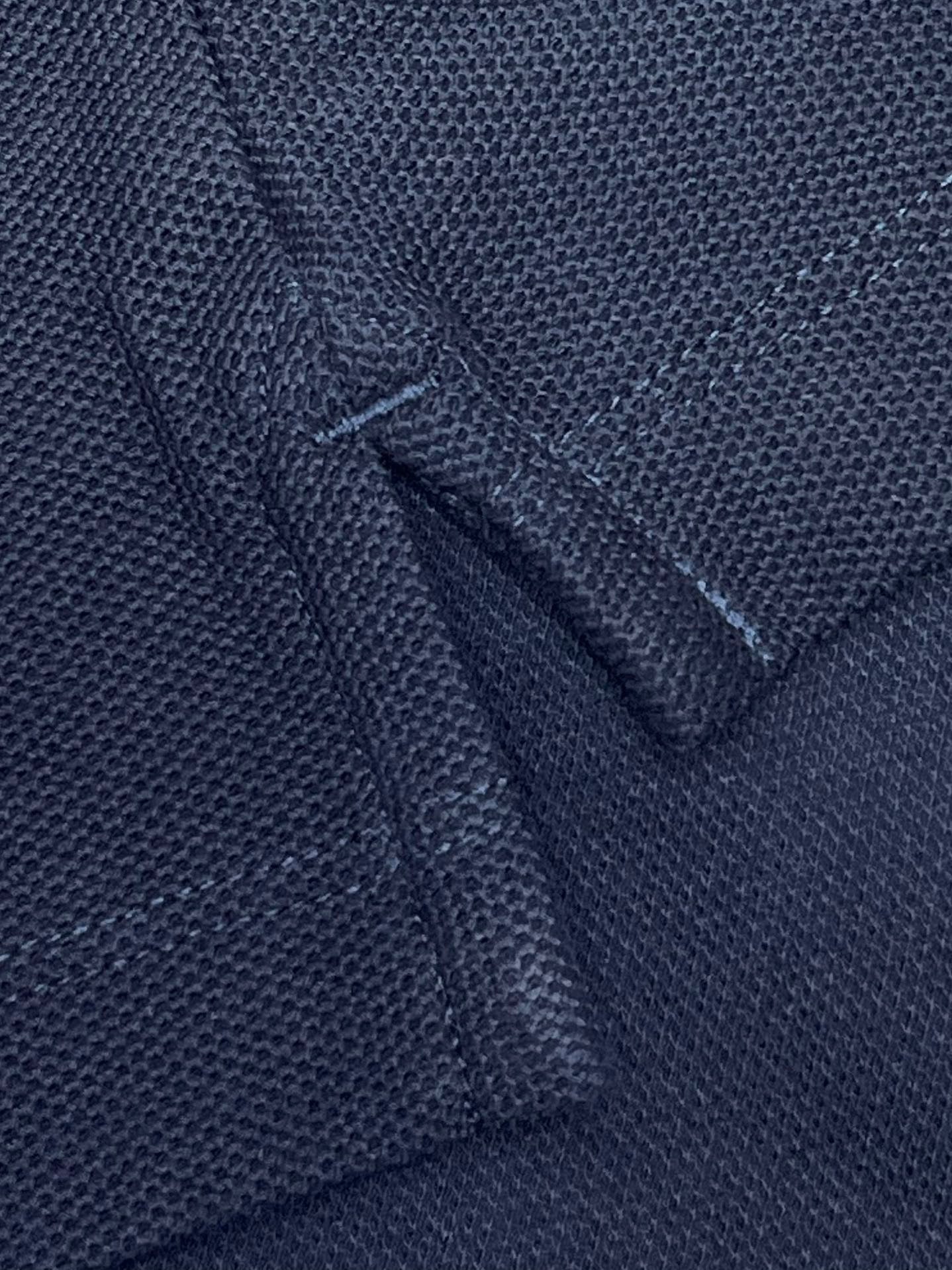 Poloshirt in Schwarz, Weiß, Marineblau und Hellblau