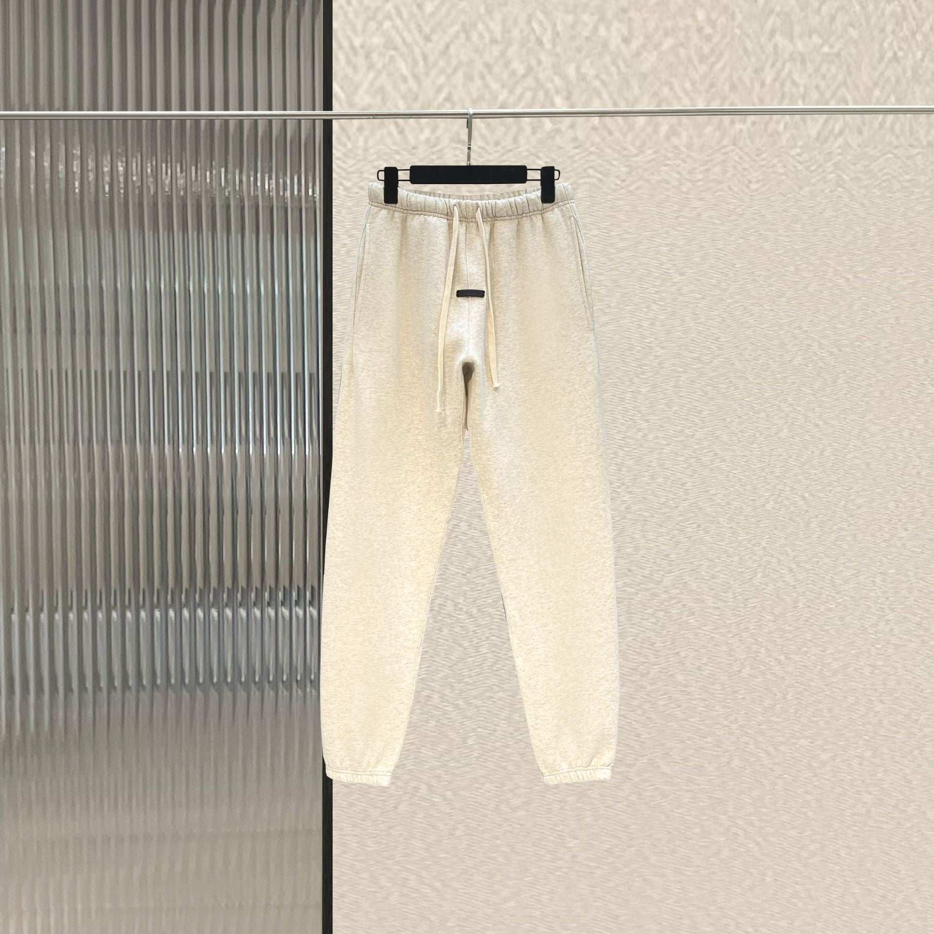 Schwarze und weiße Hose