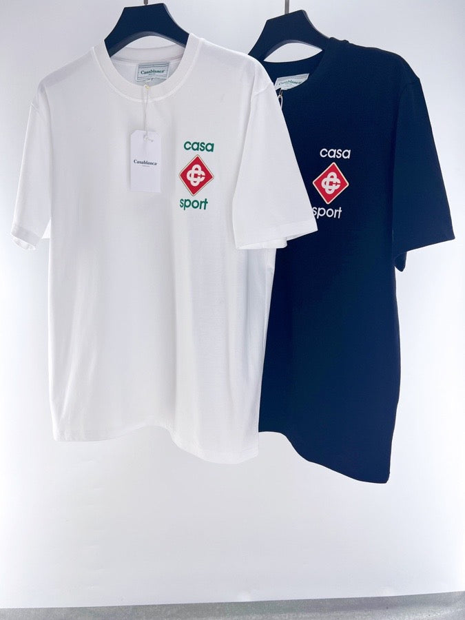 Dunkelblaues und weißes T-Shirt