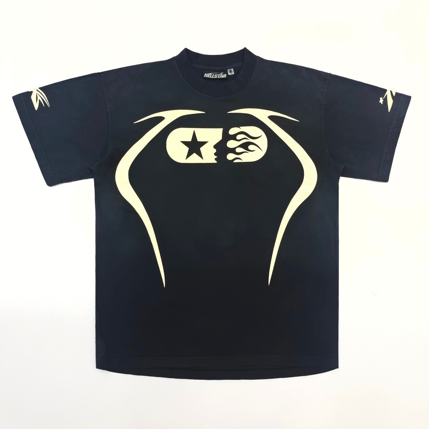 Dunkelschwarzes T-Shirt