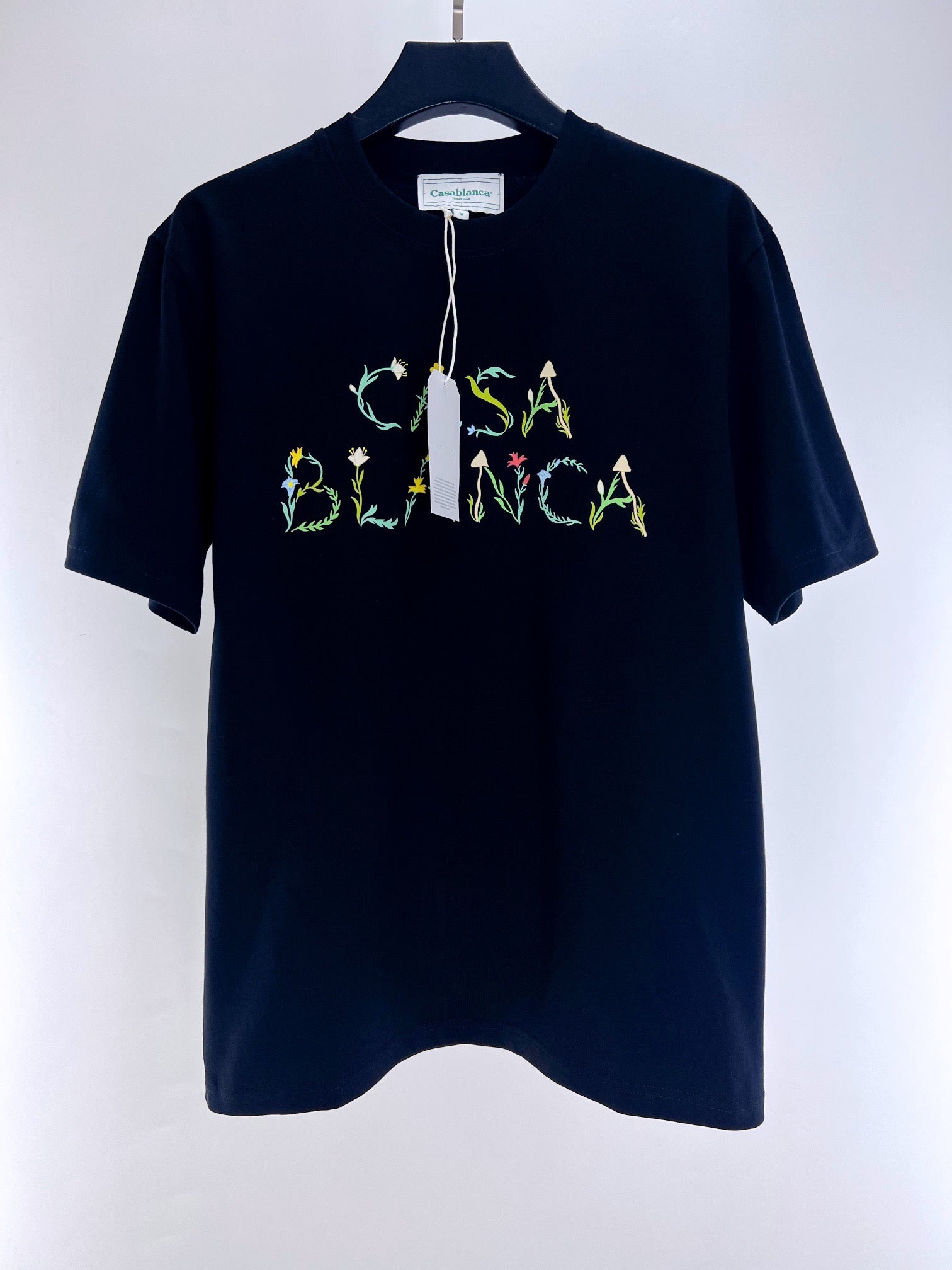 Schwarz-weißes T-Shirt