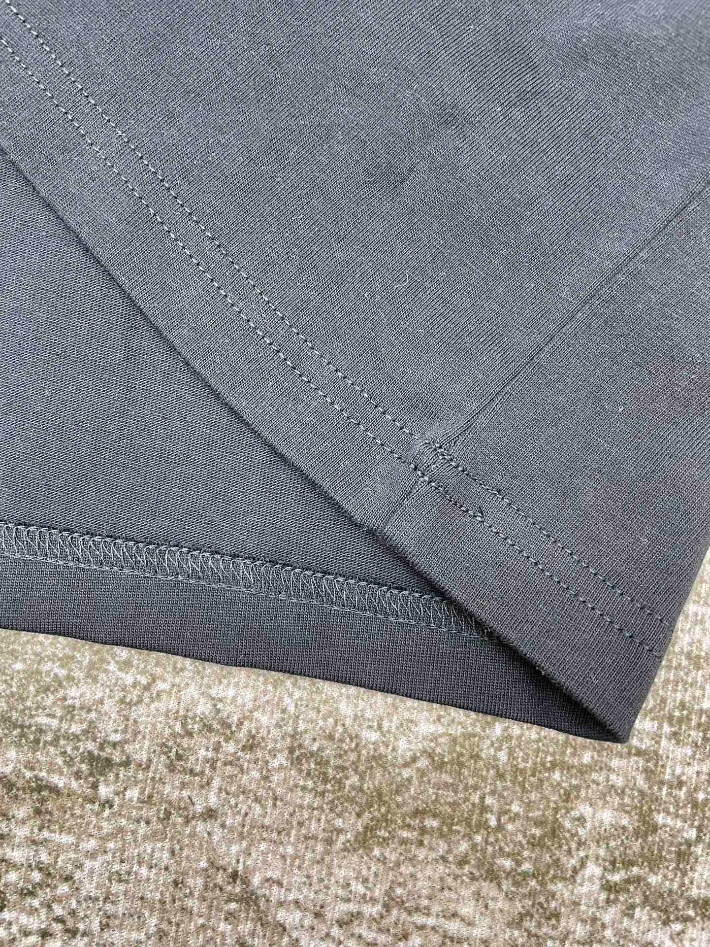 Camiseta en blanco y negro