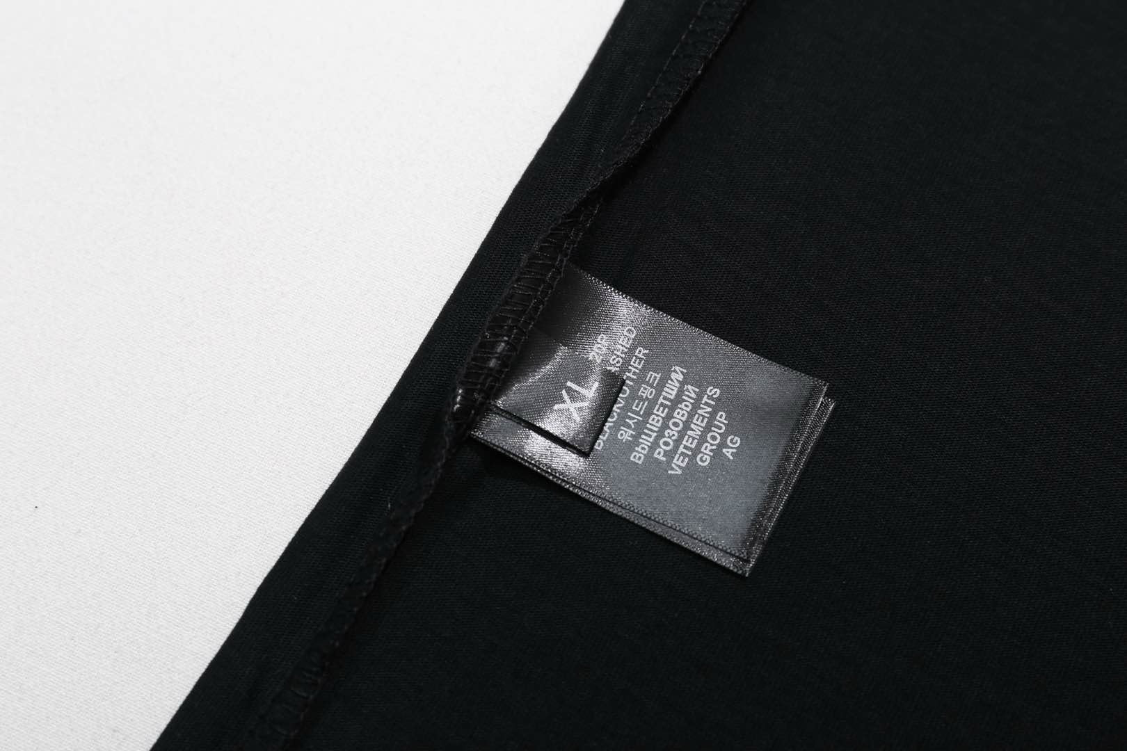 Schwarzes T-Shirt