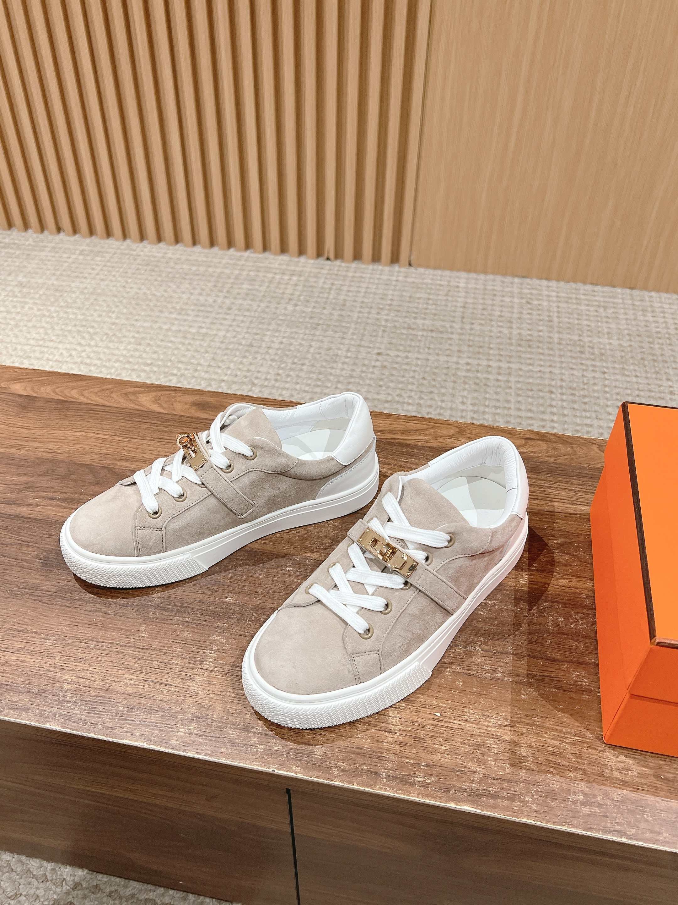 Mehrfarbige Schuhe