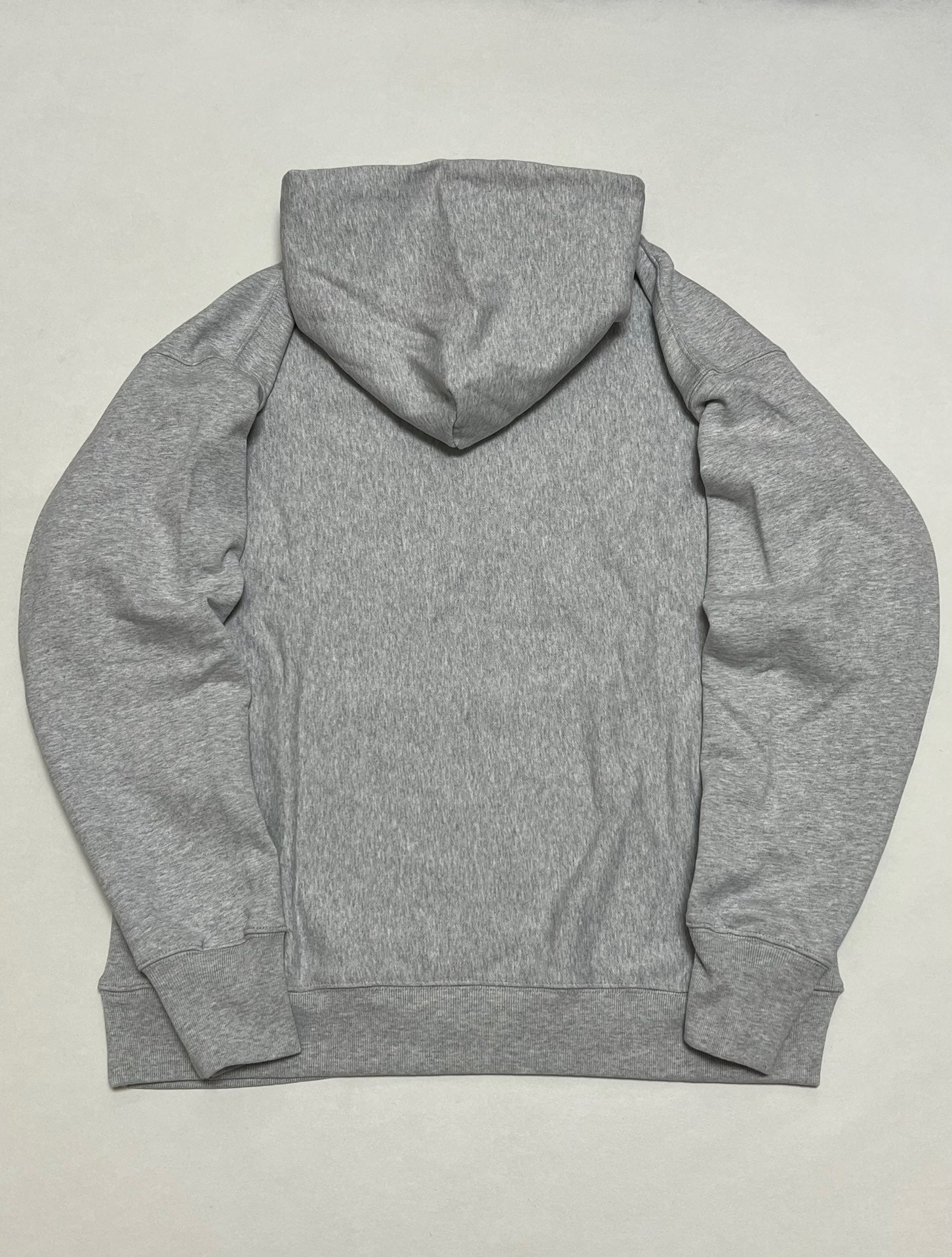 Schwarz-grauer Kapuzenpullover