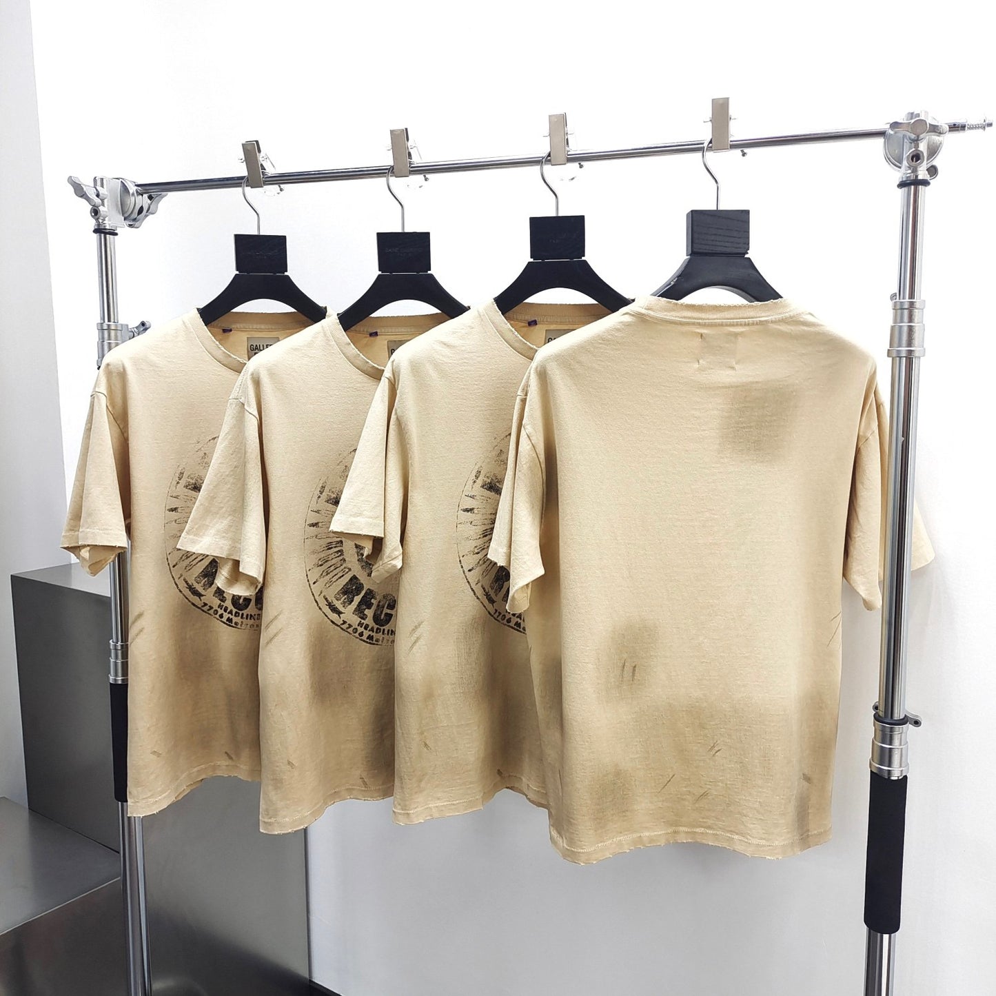 Dunkelgraues T-Shirt