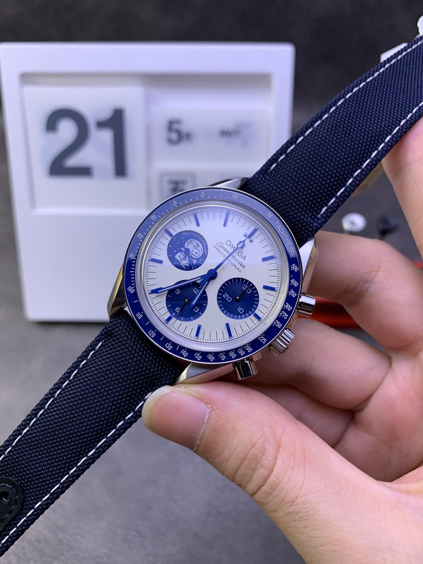 Schwarze Uhr