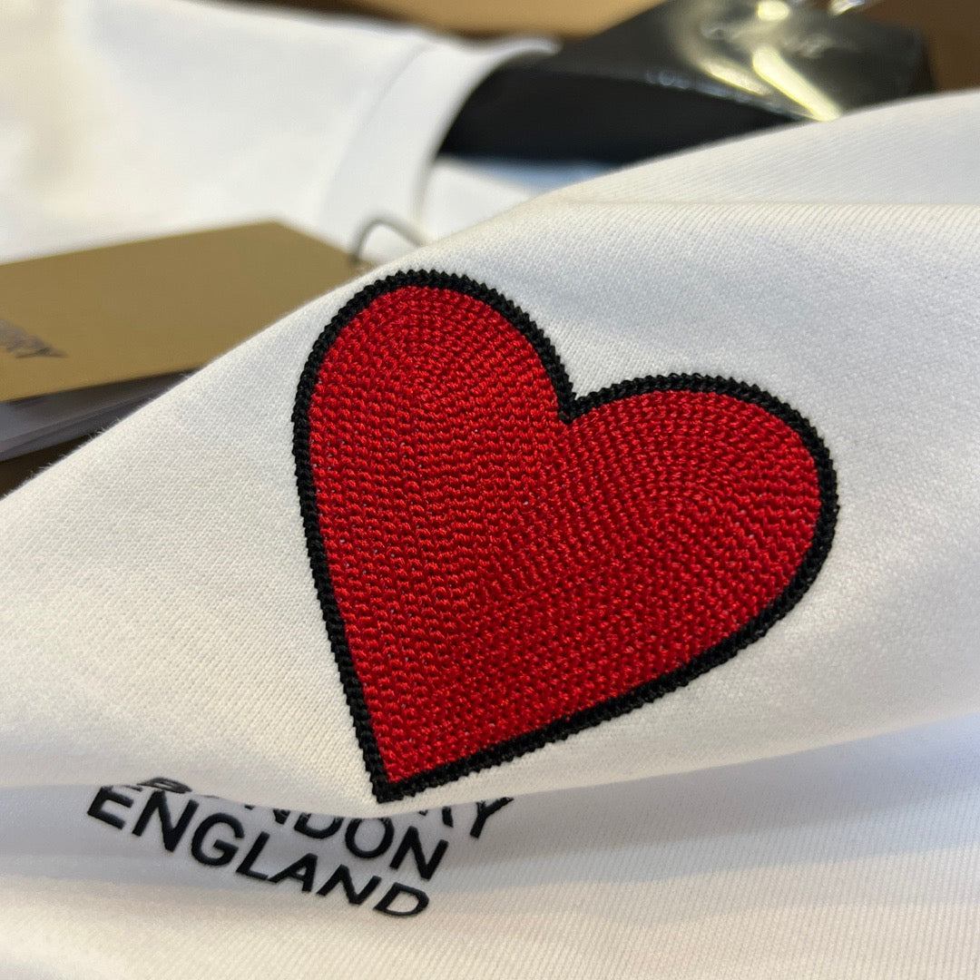 تي شيرت أبيض وأسود