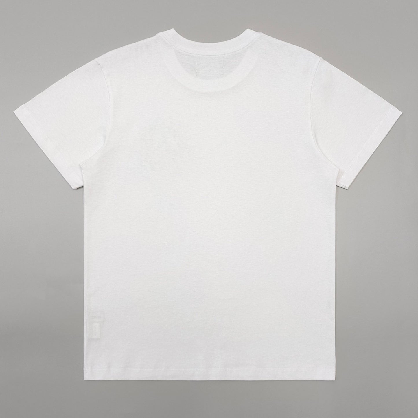 تي شيرت أبيض