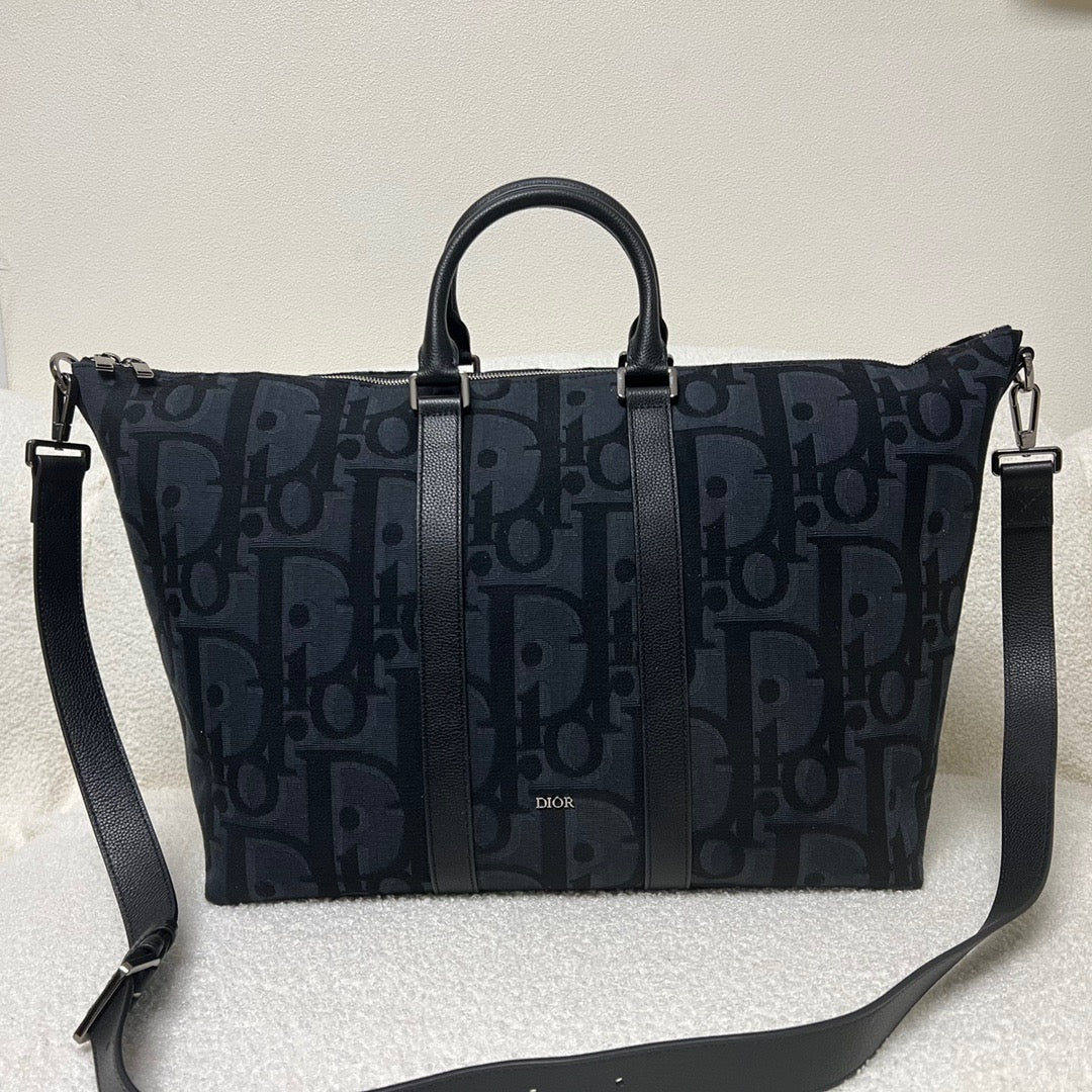 Blaue und schwarzgraue Tasche