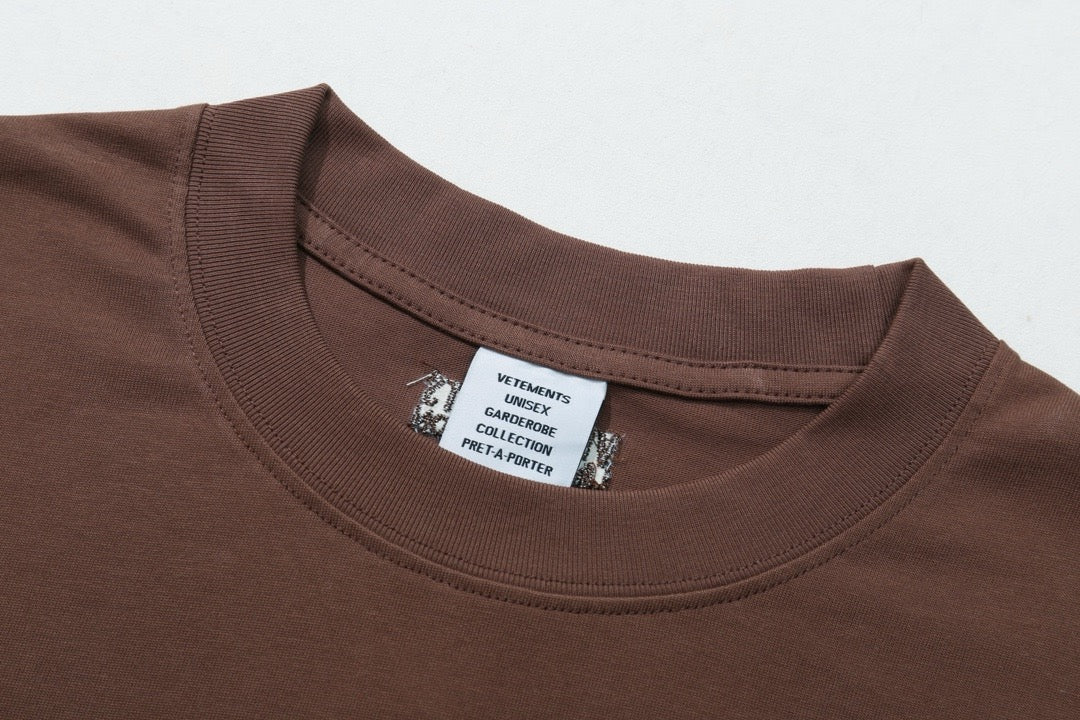 Braunes T-Shirt