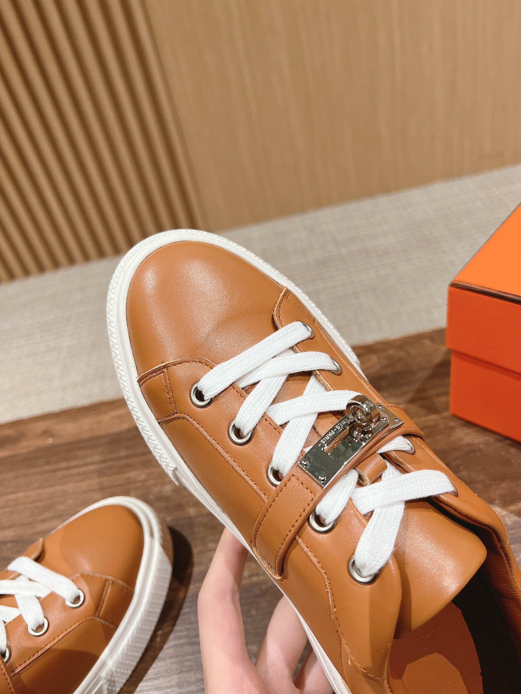Mehrfarbige Schuhe