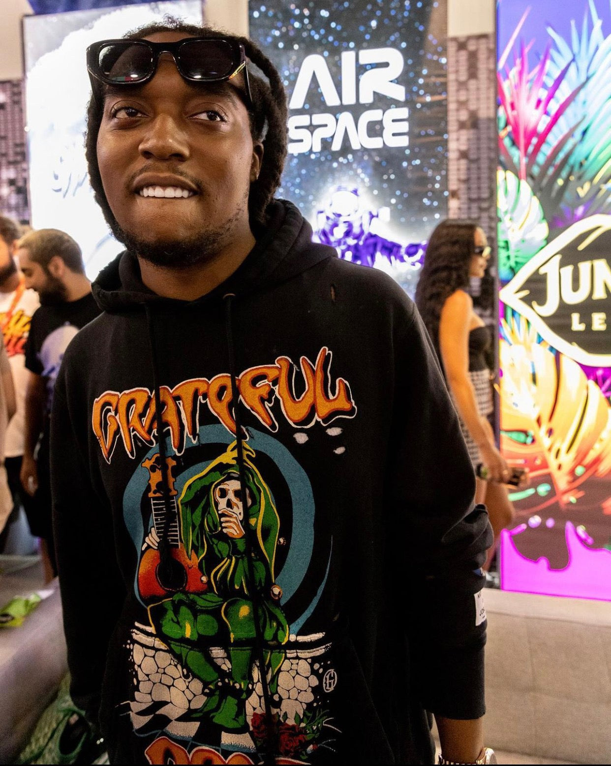 Schwarzgrauer Hoodie