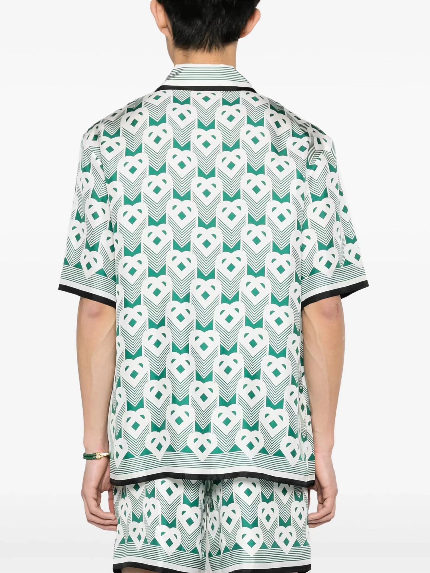 قميص متعدد الألوان