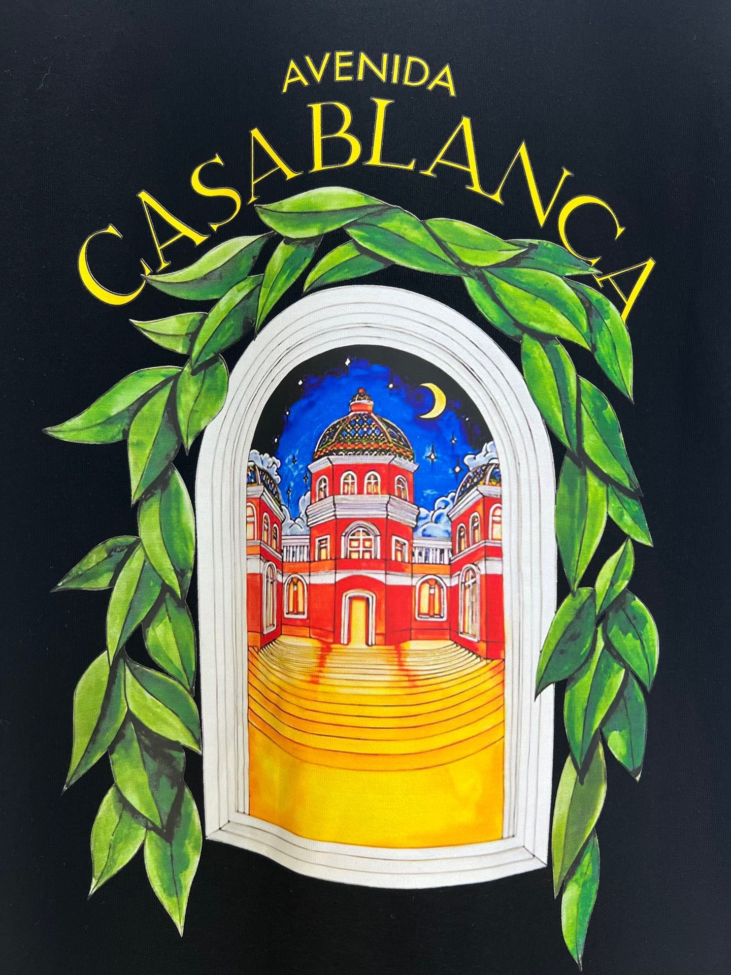 Camiseta azul y blanca