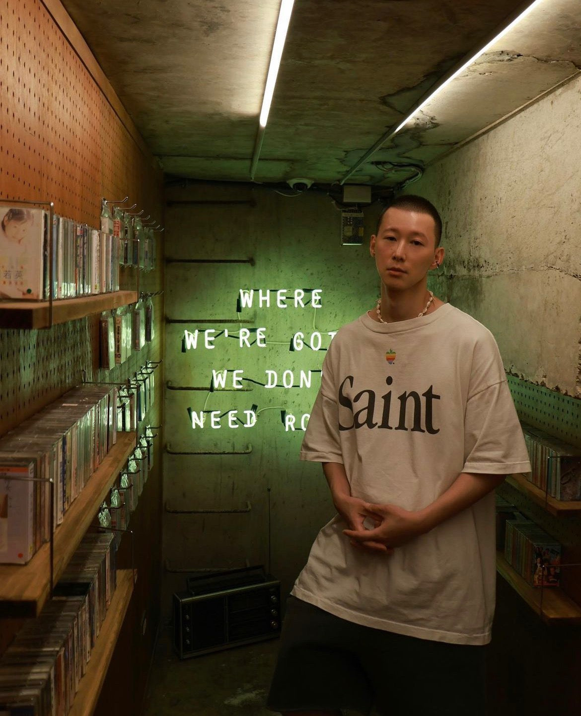 White T-shirt - FashionHype.xyz