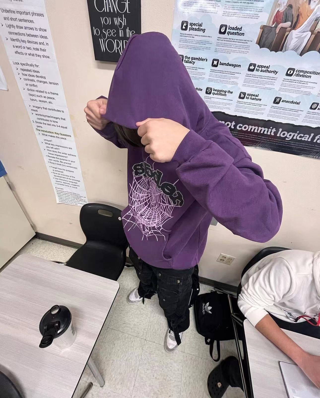 Lila Kapuzenpullover
