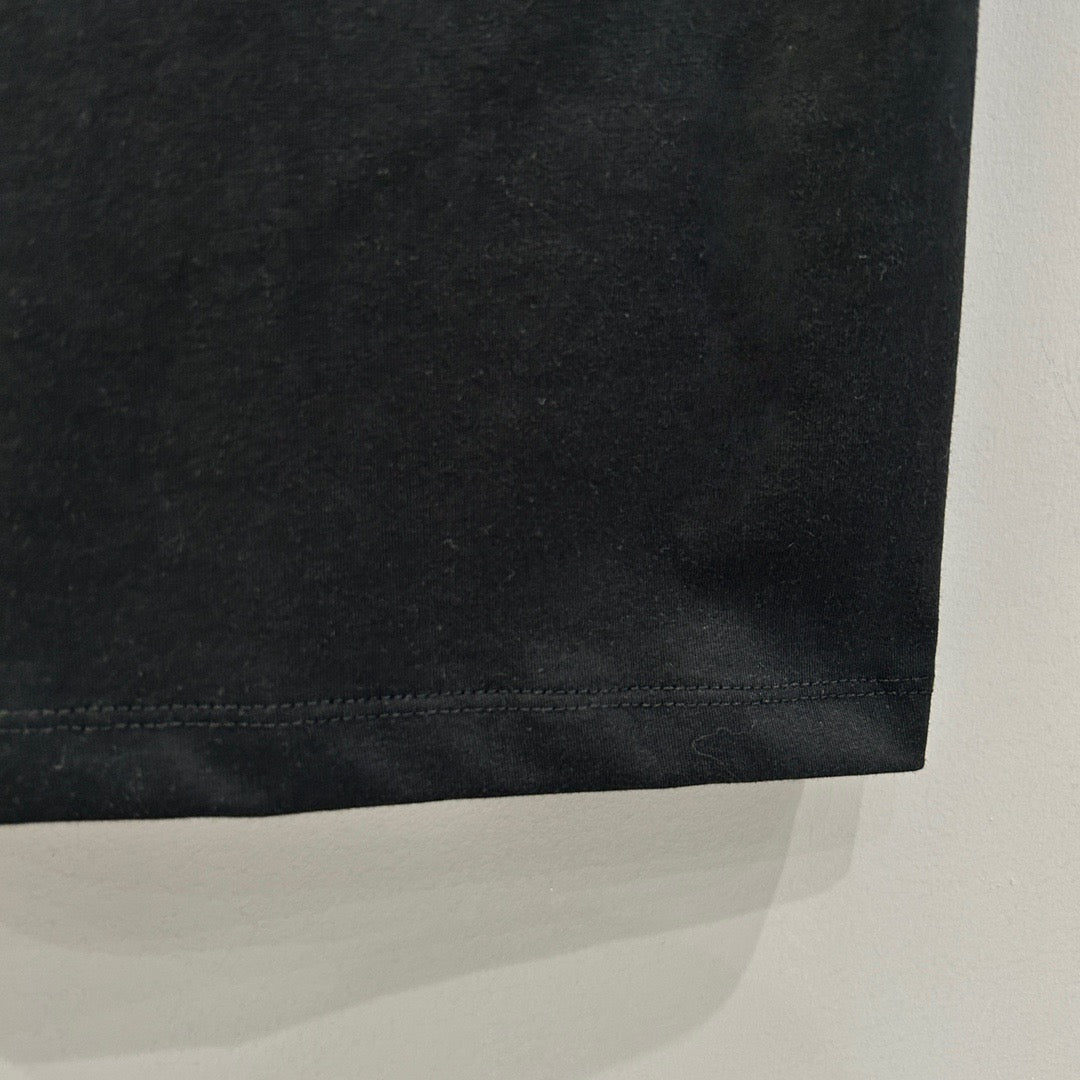 White and Black T-shirt - FashionHype.xyz