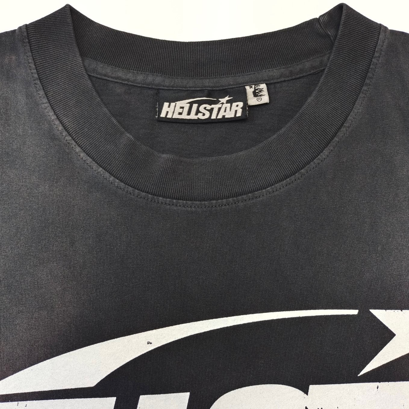 Dunkelschwarzes T-Shirt