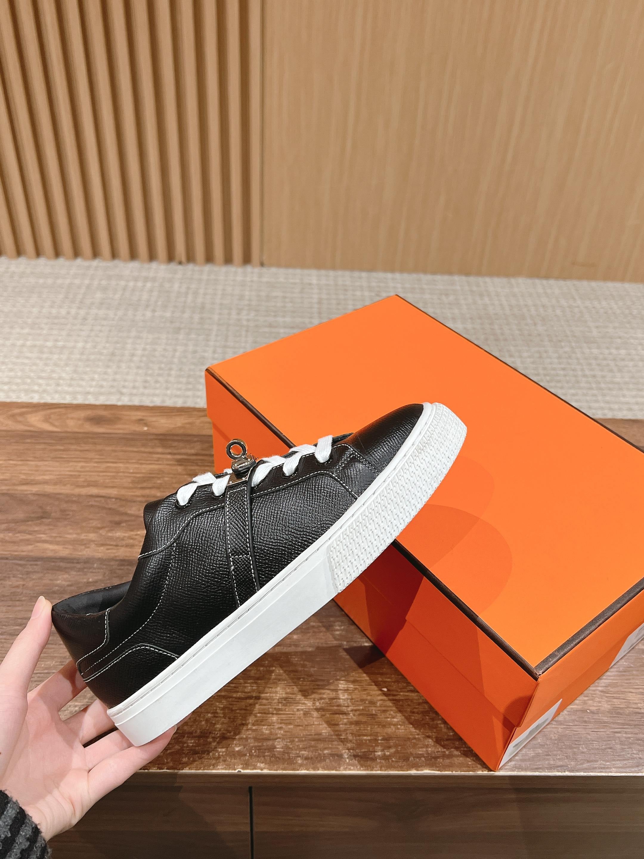 Mehrfarbige Schuhe