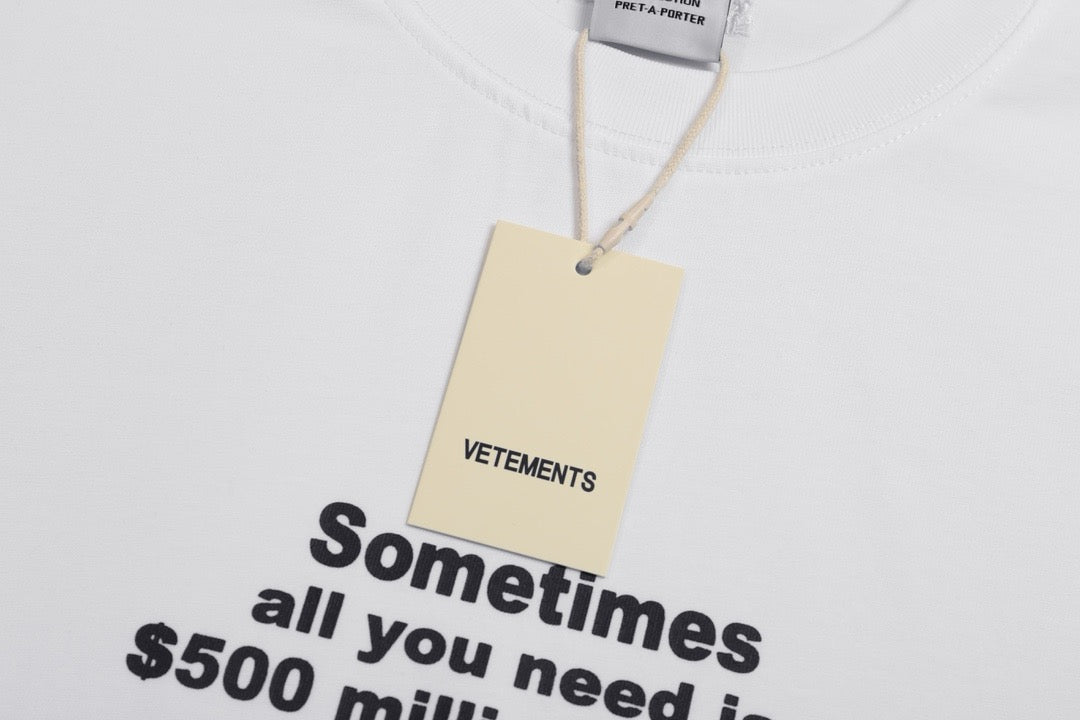 Schwarz-weißes T-Shirt