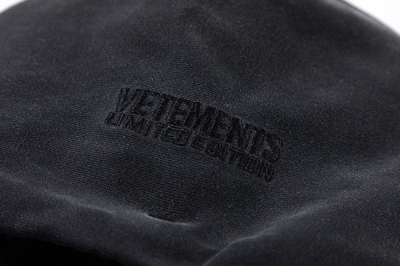 Schwarzer Hoodie