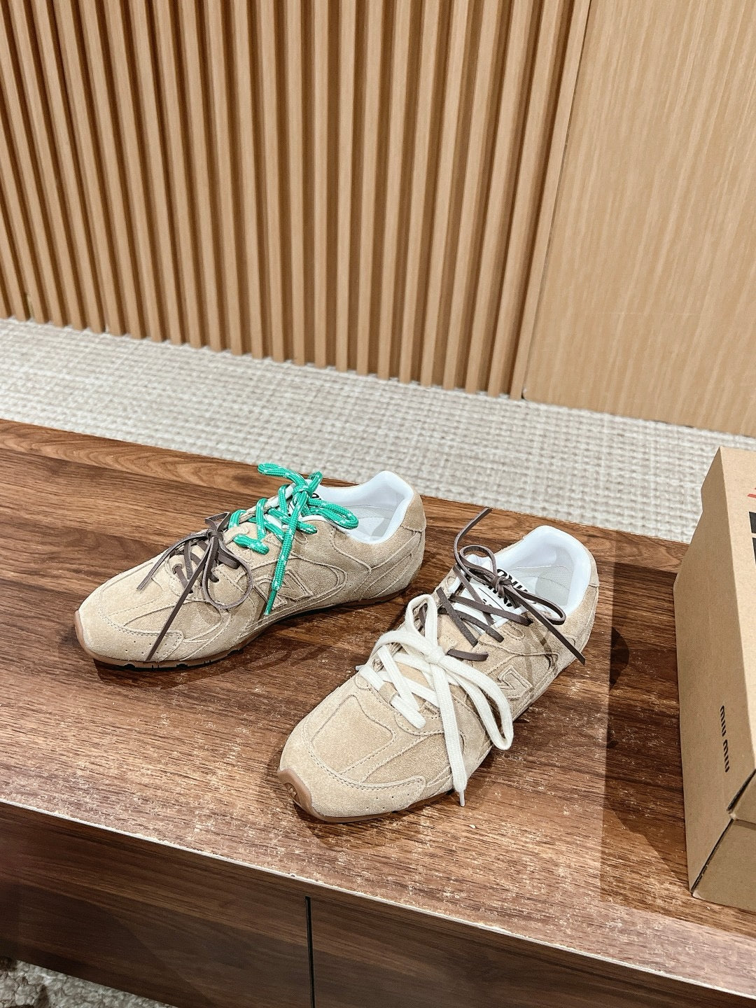 Mehrfarbige Schuhe