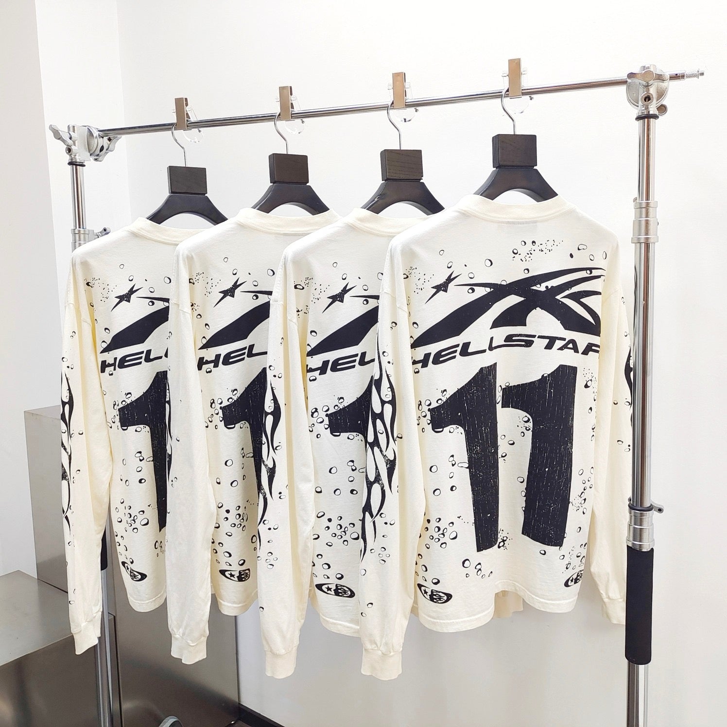 Weiß-schwarzes Trikot