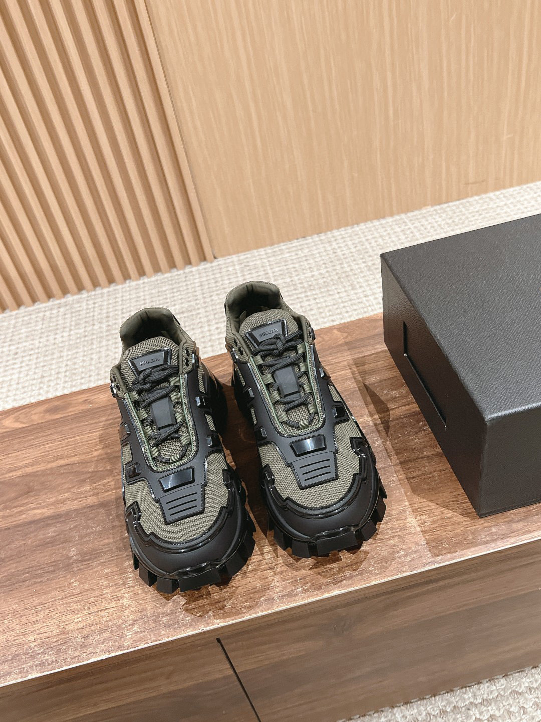 Weiß-Grüne Schuhe