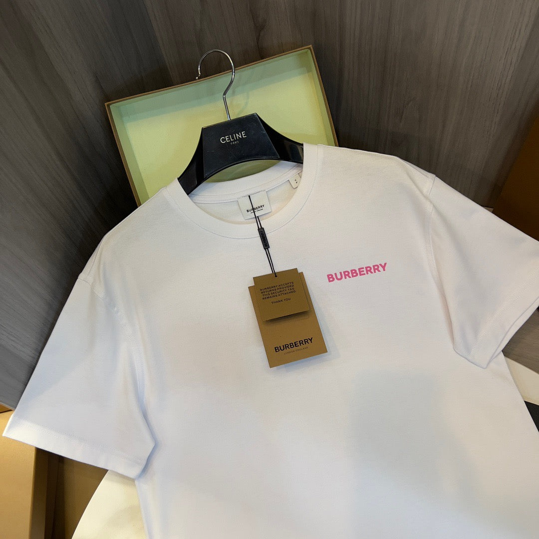 Schwarz-weißes T-Shirt