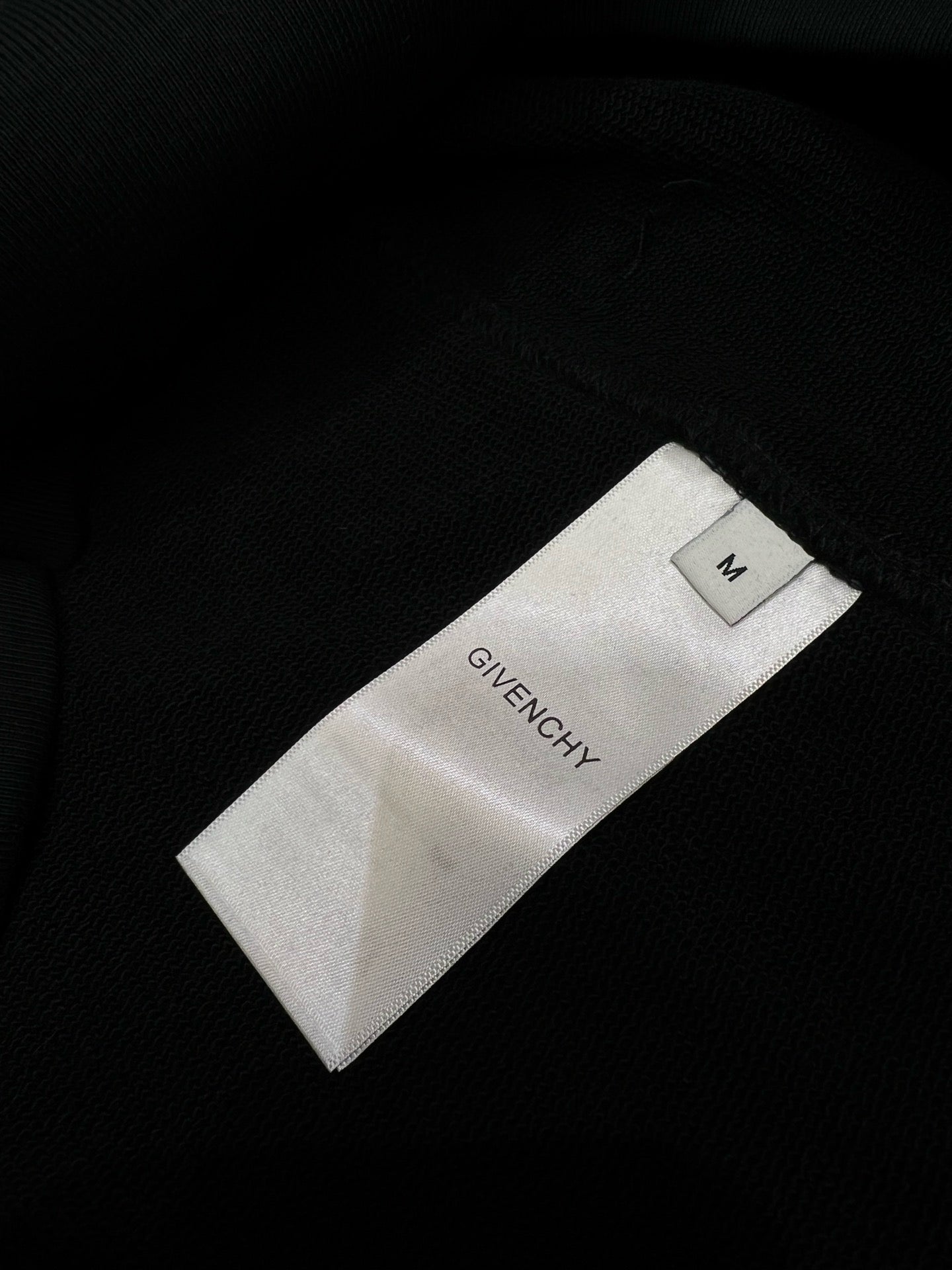 Schwarzer Hoodie