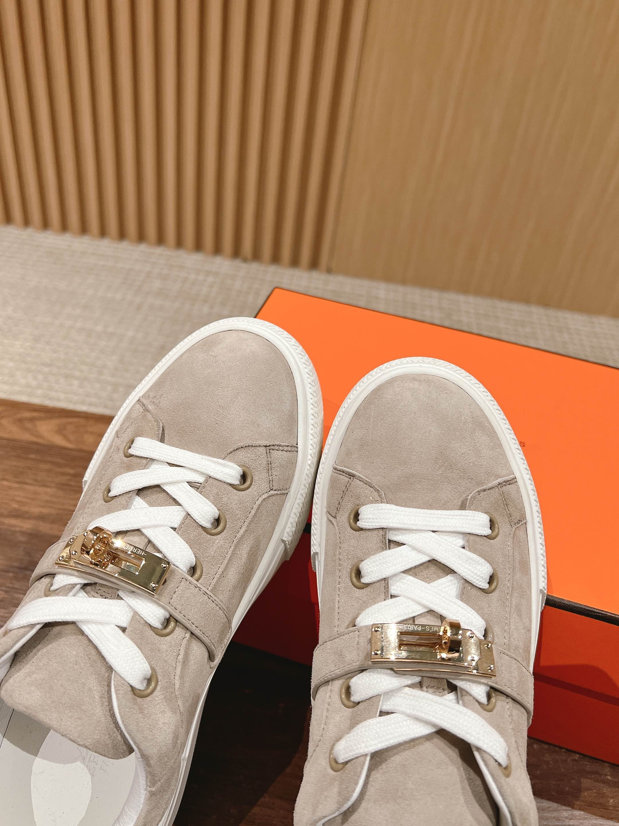 Mehrfarbige Schuhe