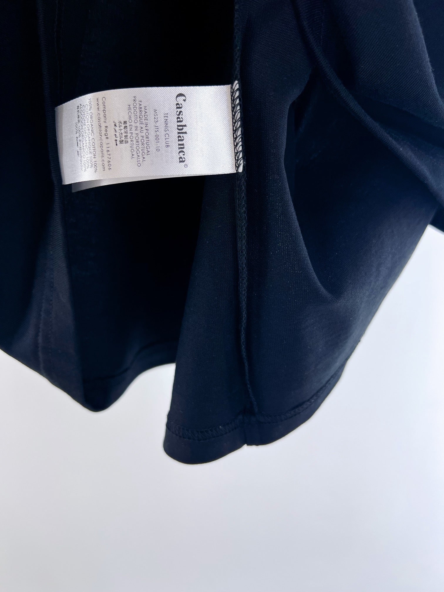 Schwarz-weißes T-Shirt