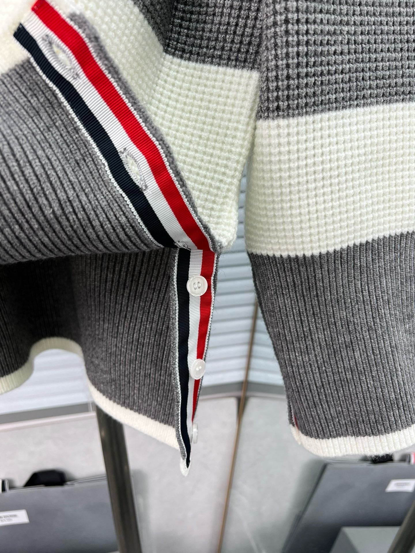 Grauweiße Jacke