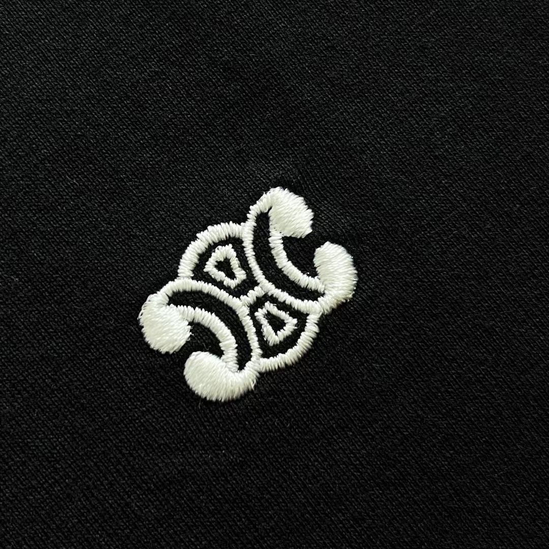 Schwarz-weißes T-Shirt