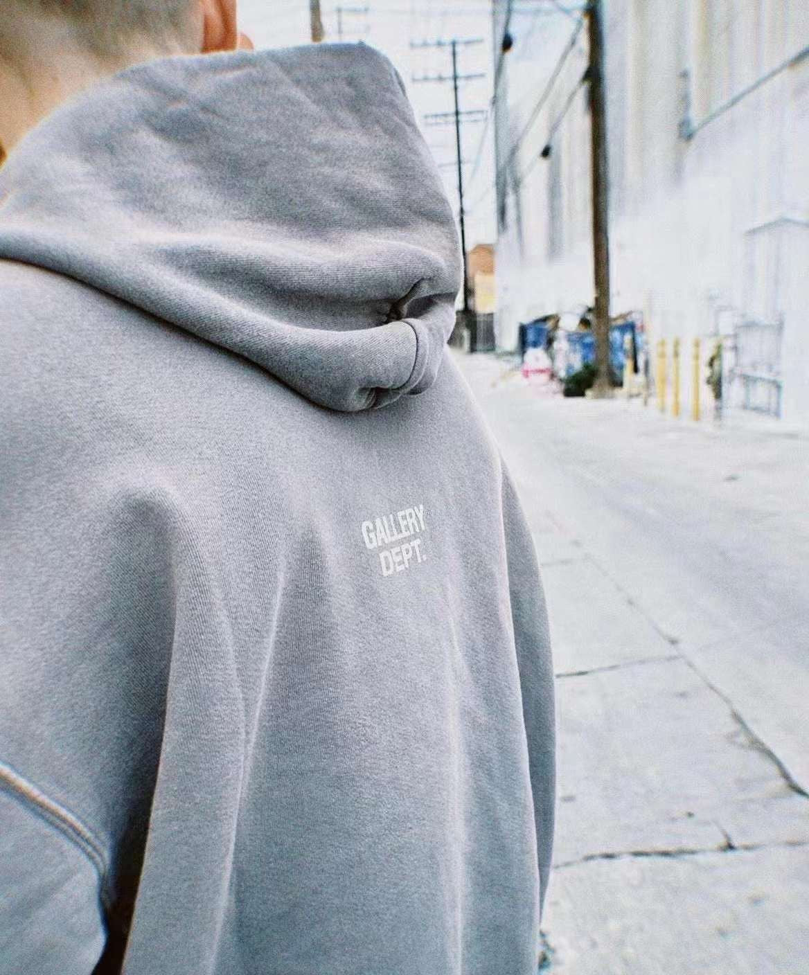 Schwarzer Hoodie