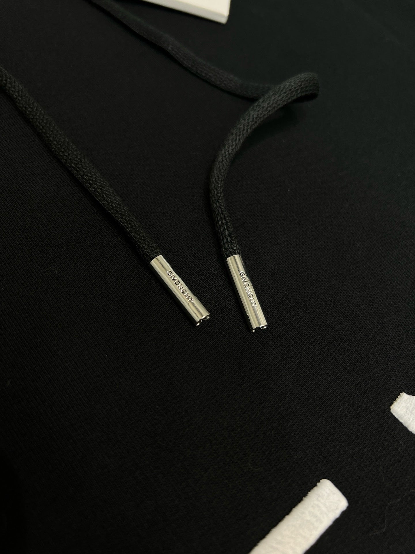 Schwarzer Hoodie