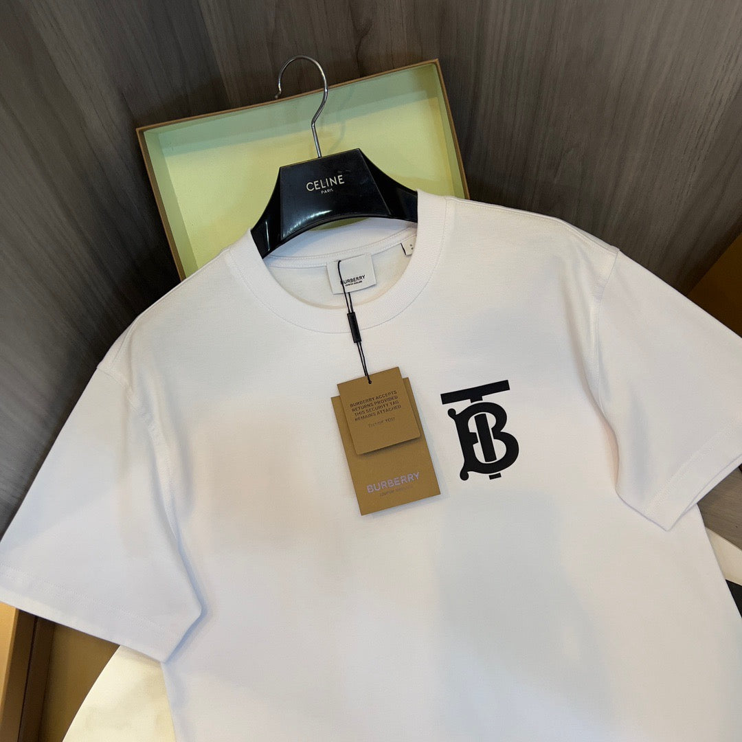 Schwarzes, khakifarbenes und weißes T-Shirt