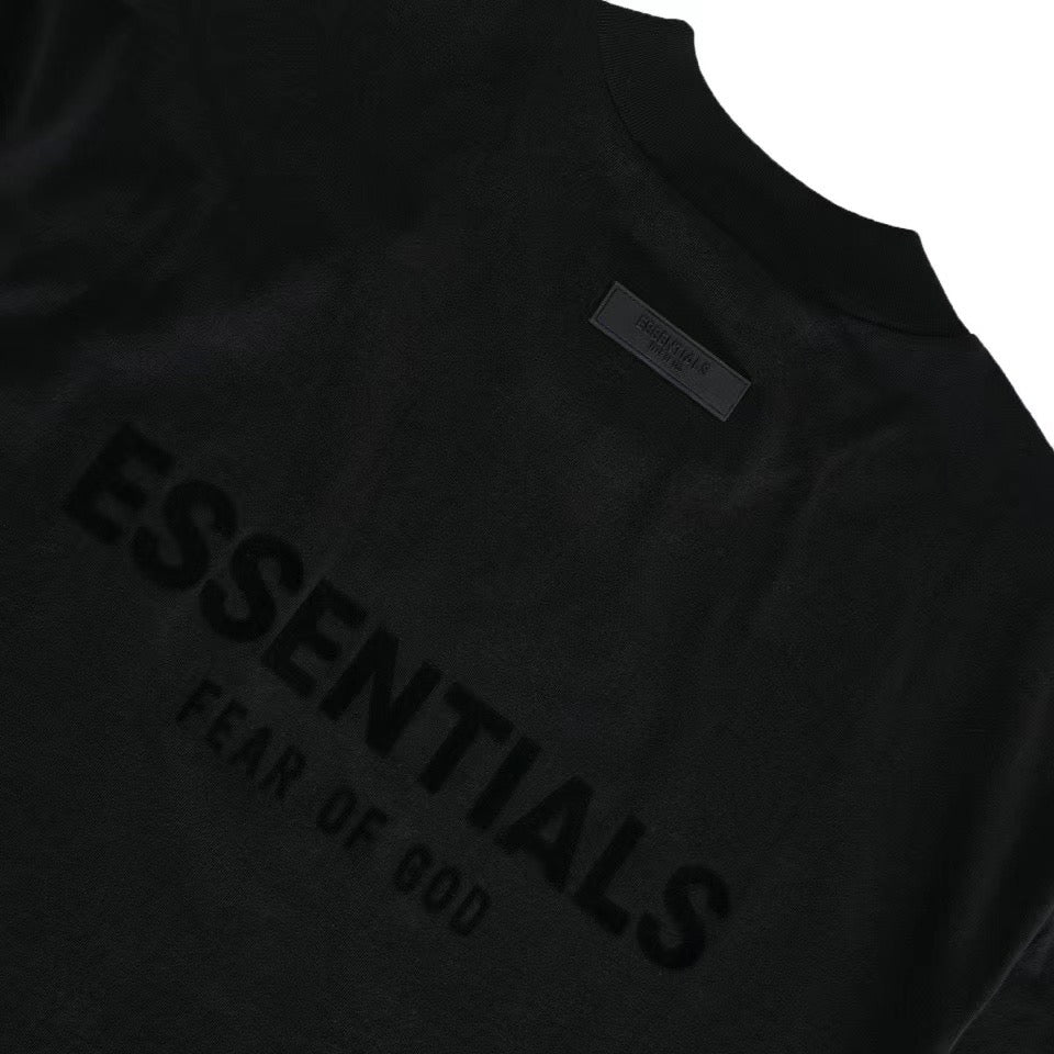 Camiseta gris claro, gris oscuro y negra