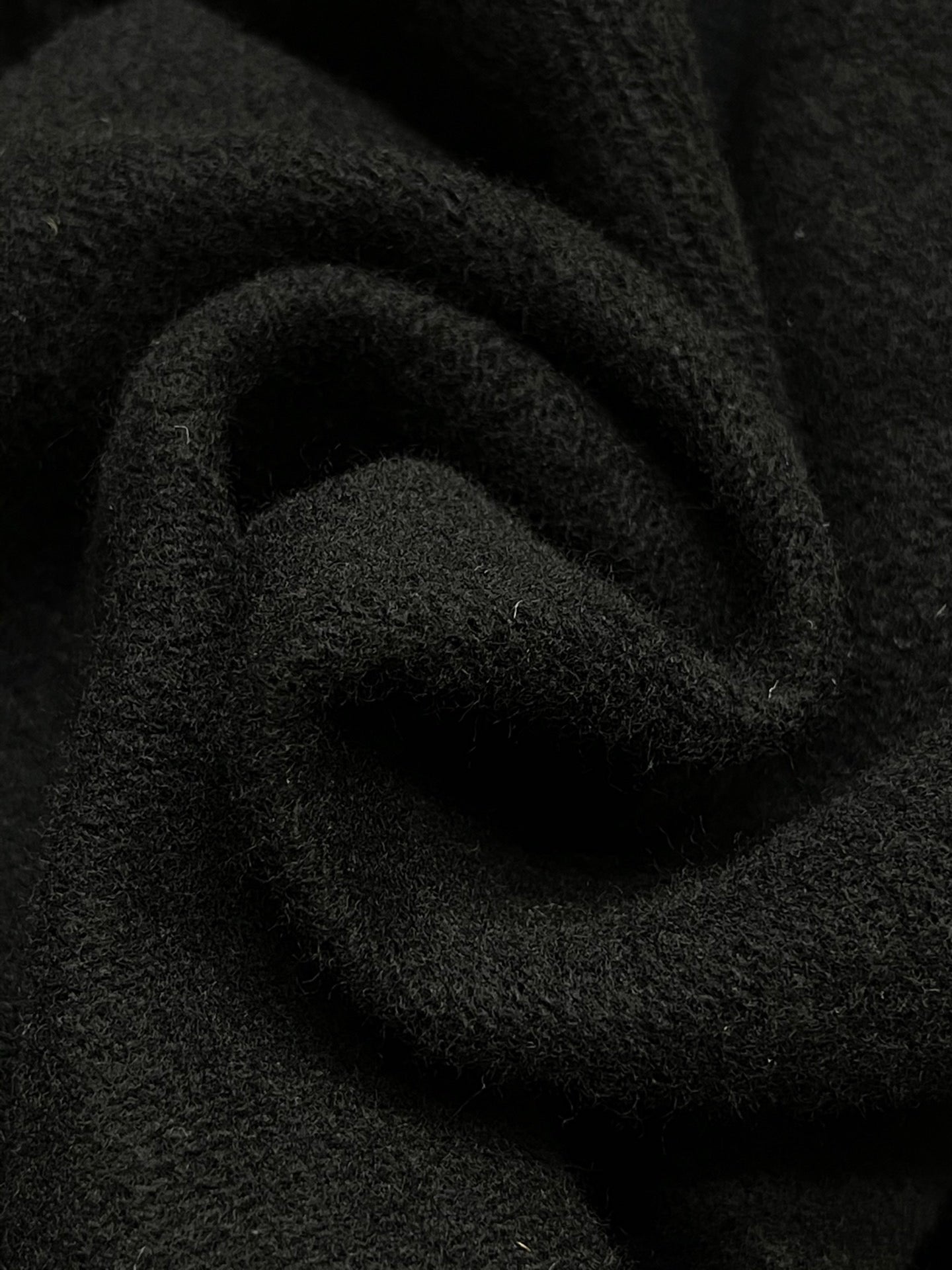 Schwarze und graue Jacke
