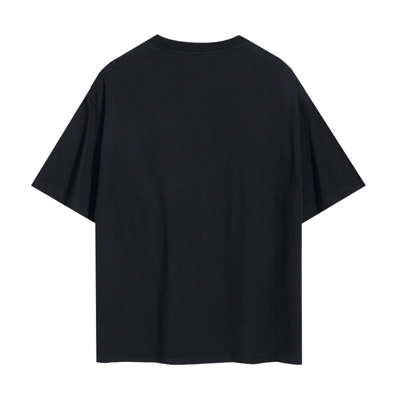 Weißes und schwarzes T-Shirt