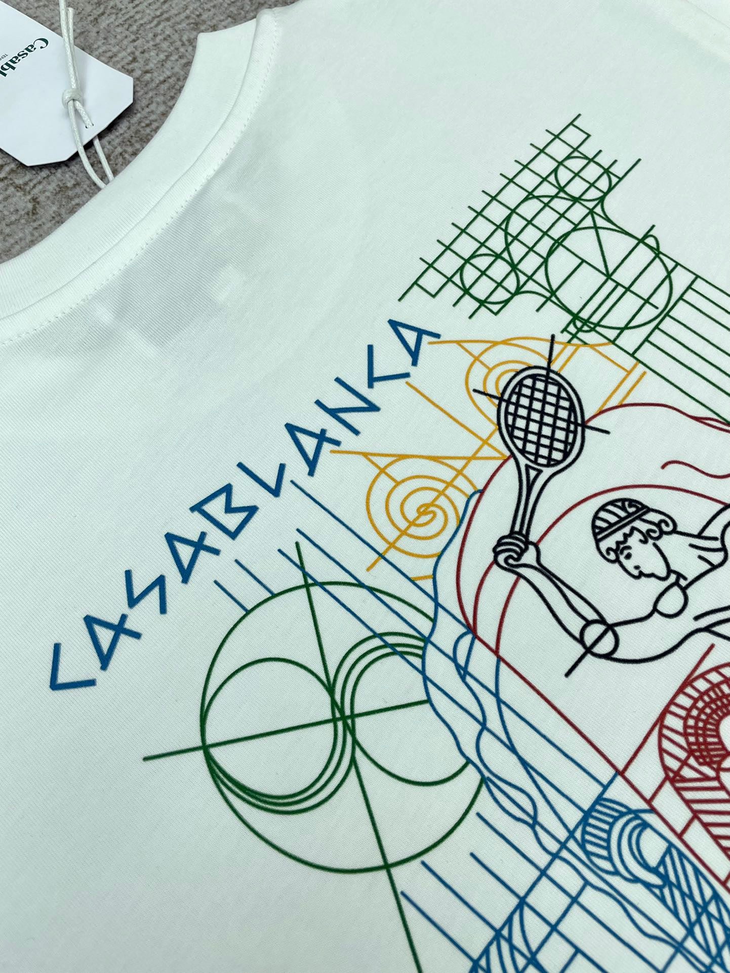 Schwarz-weißes T-Shirt