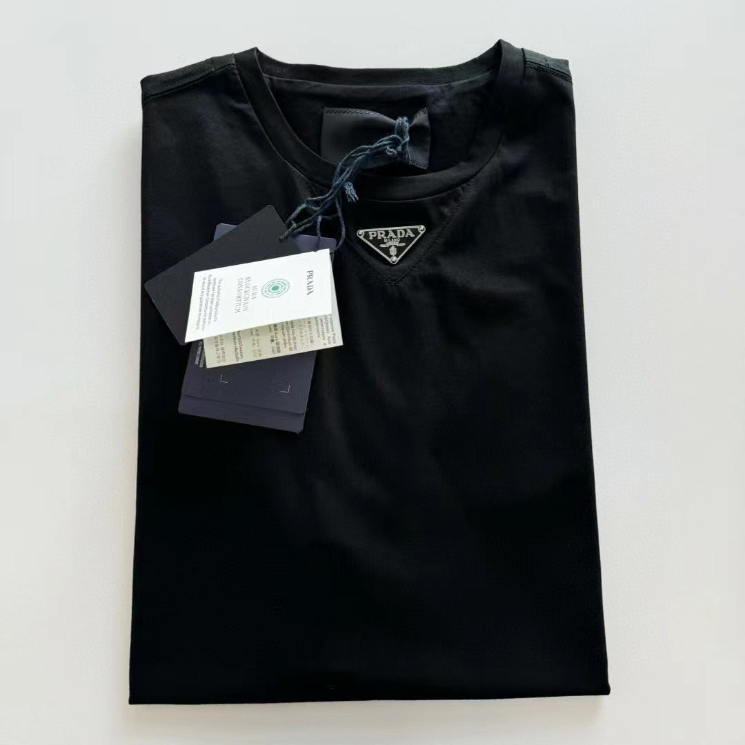 Black and White T-shirt - FashionHype.xyz