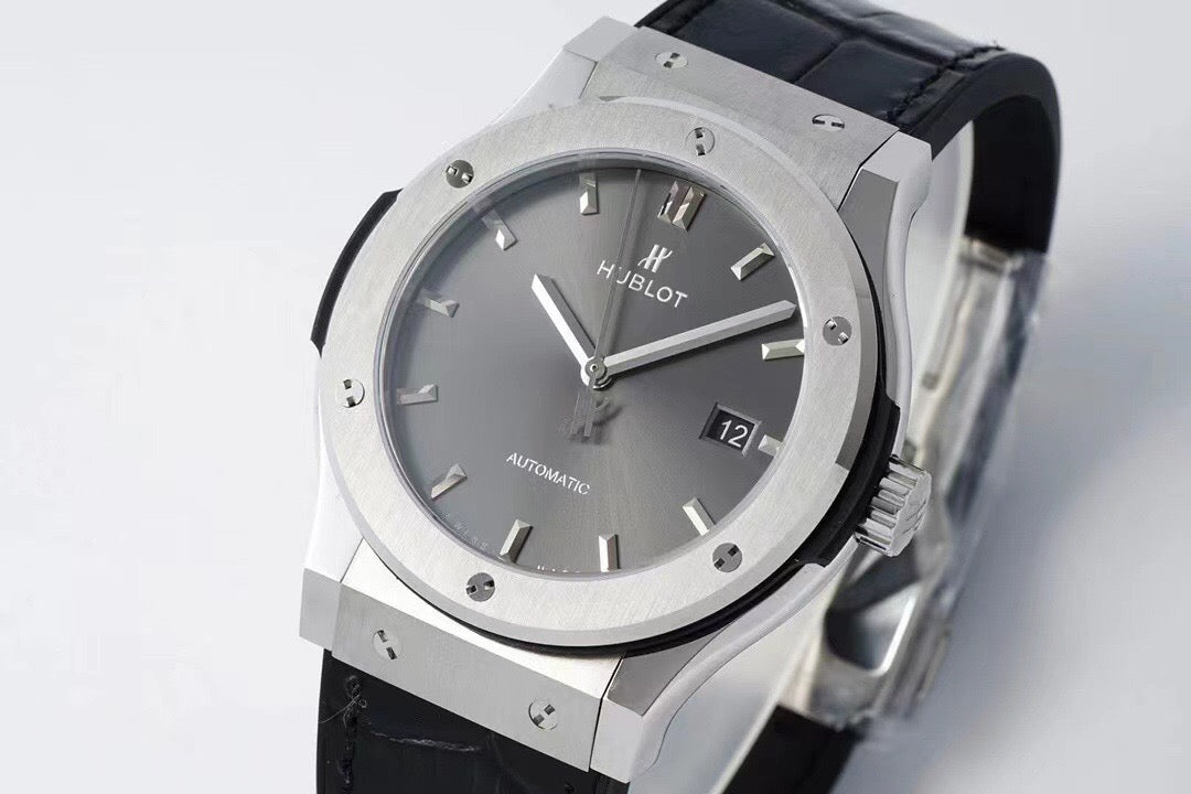 Schwarz-weiße Uhr