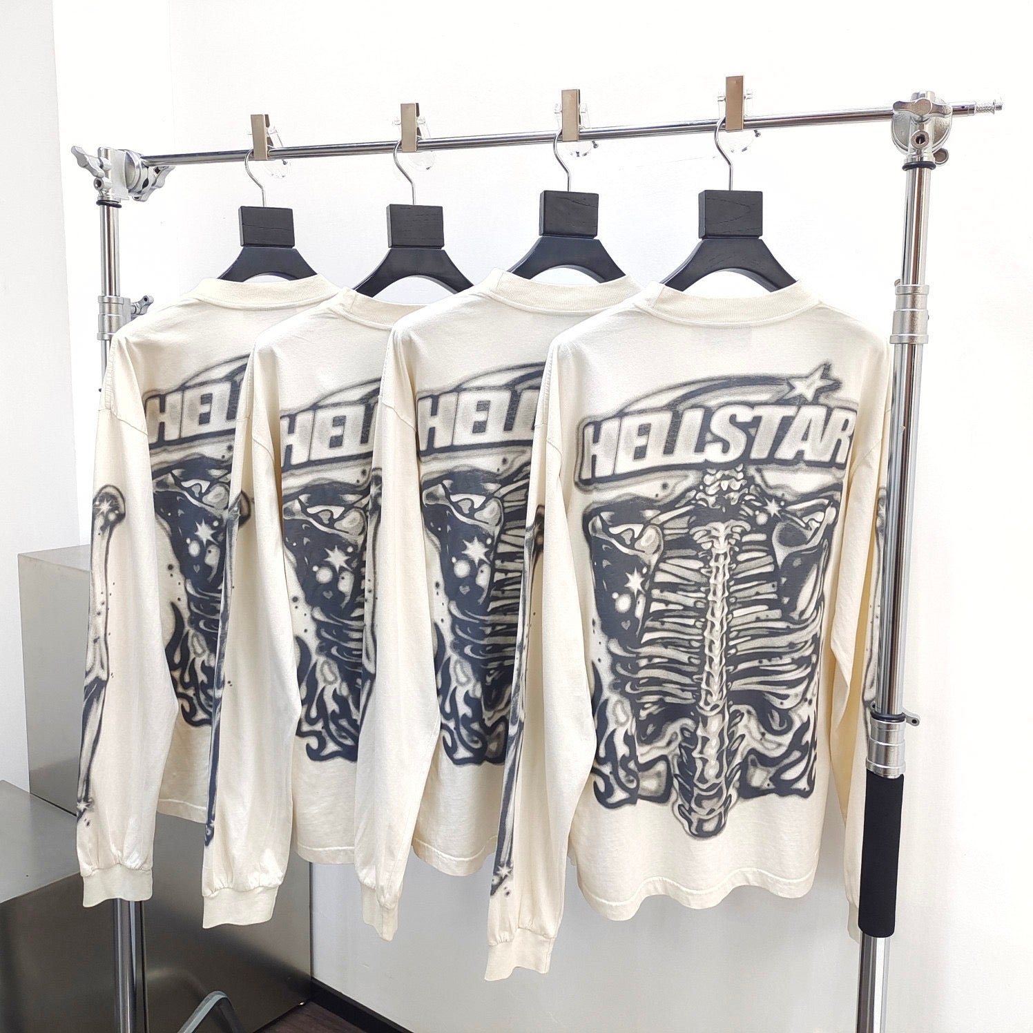 Weiß-schwarzes Trikot