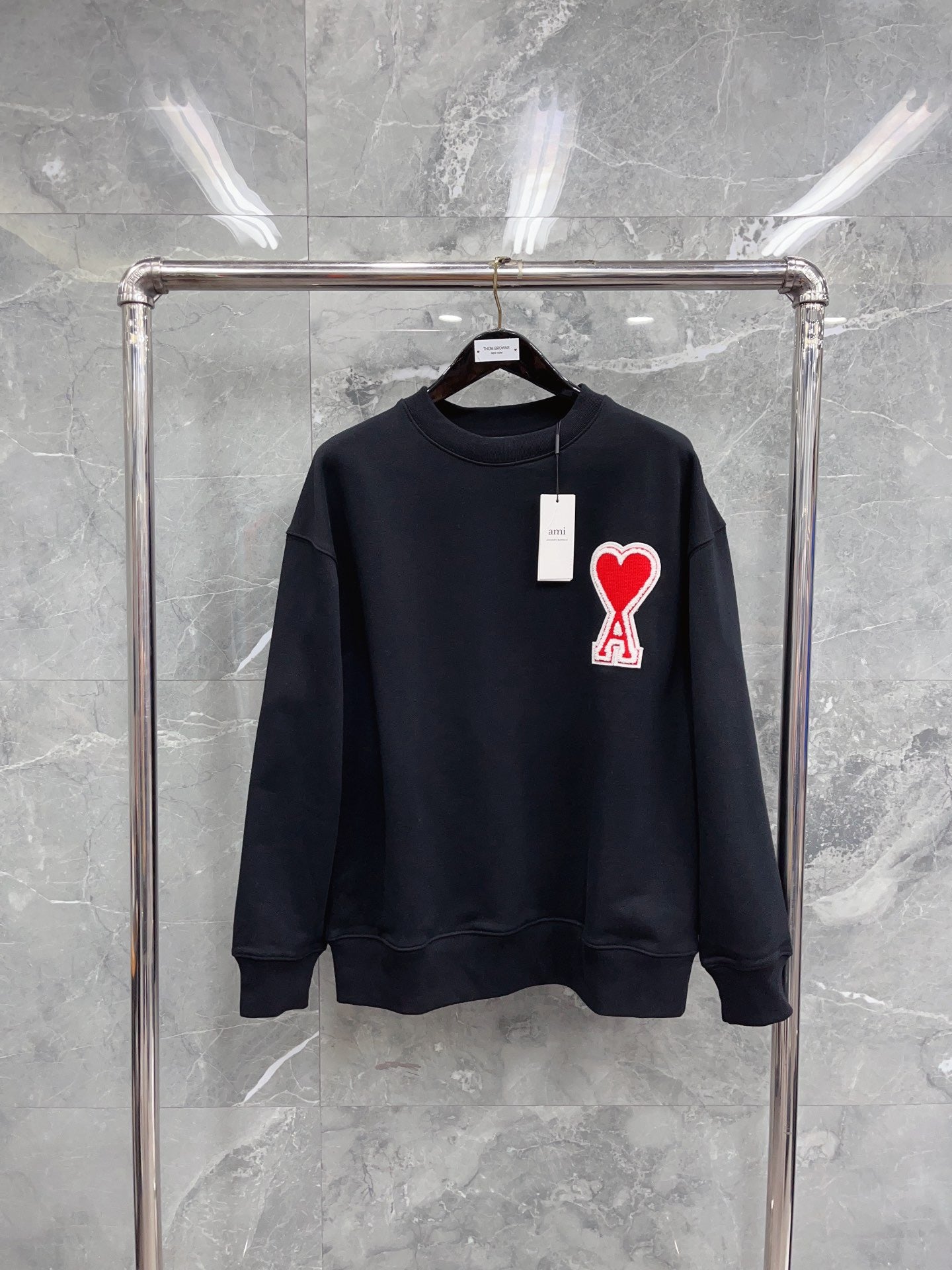 Schwarz-grau-weißes Trikot