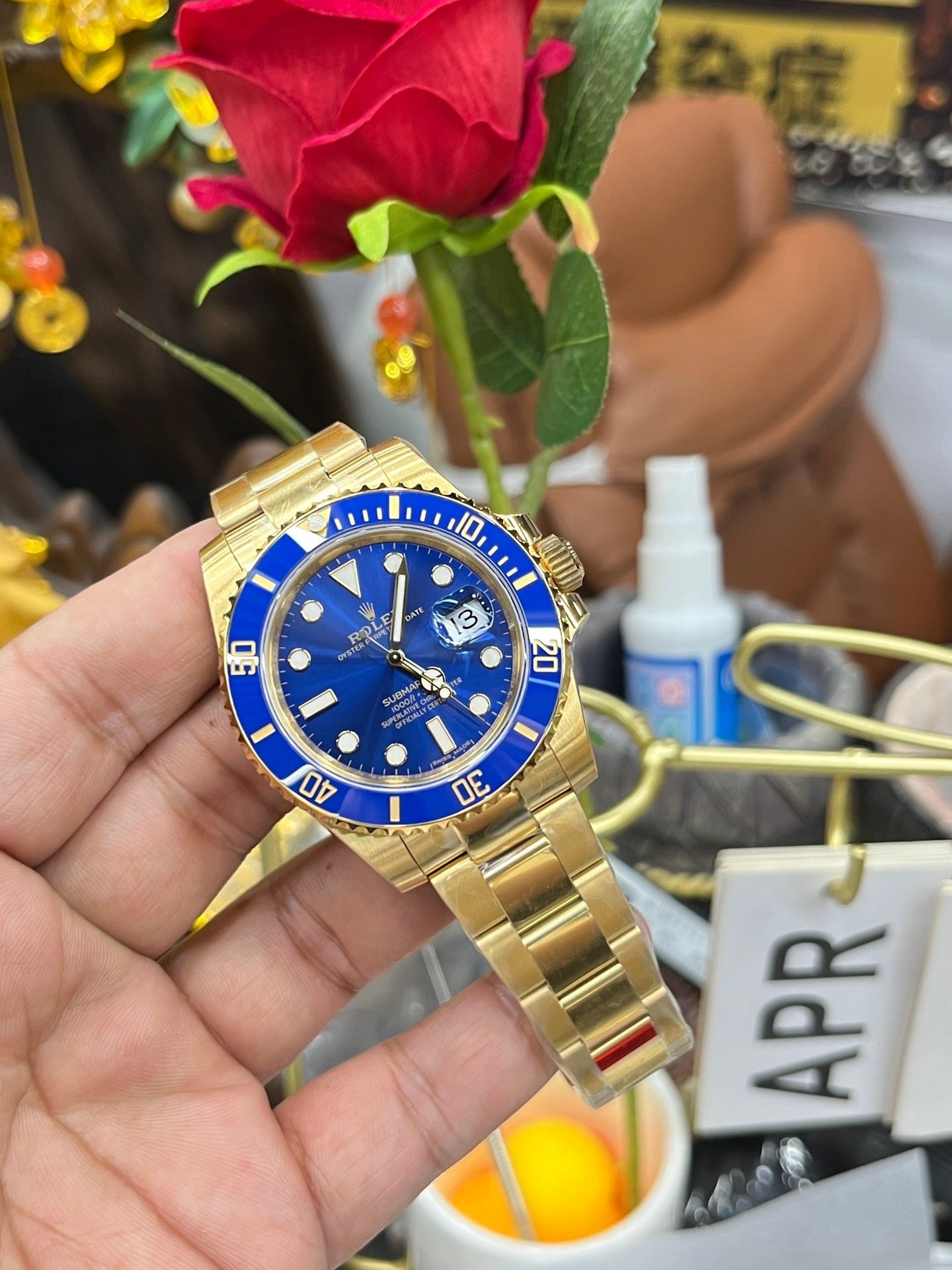 Goldblaue Uhr